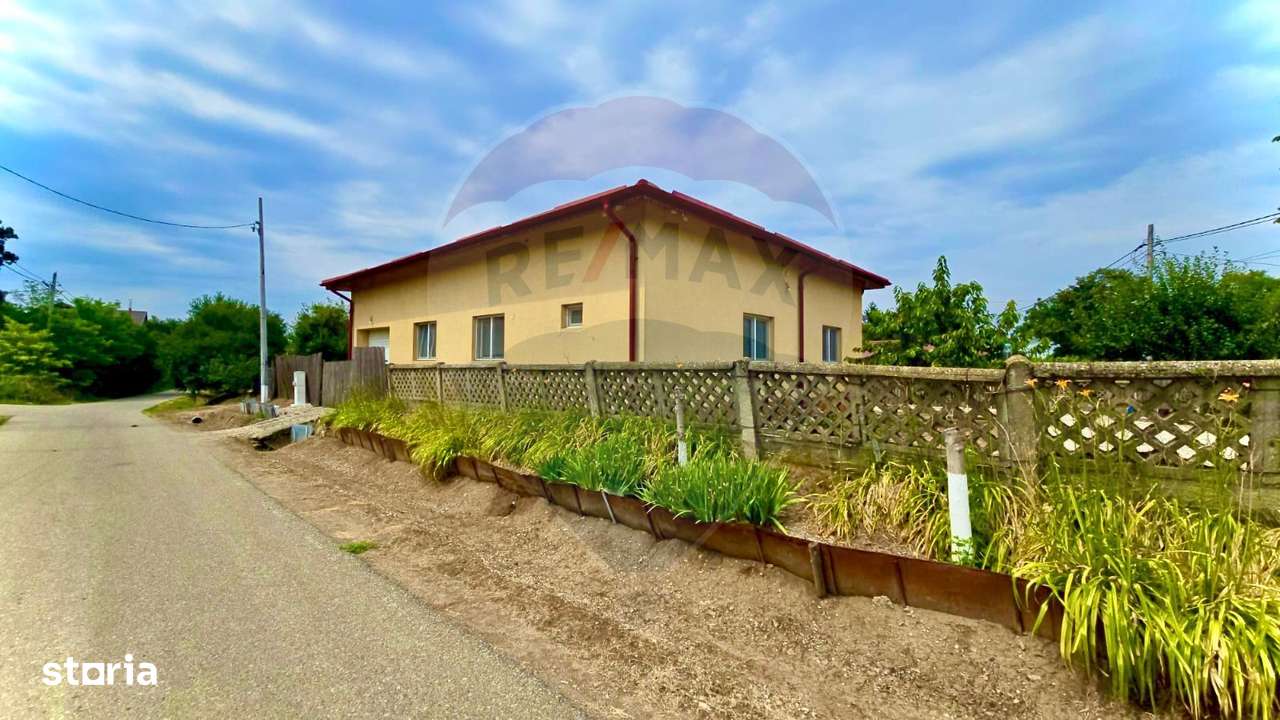 Casă Cu 4 Camere De Vanzare - Imagine principală: 4/8