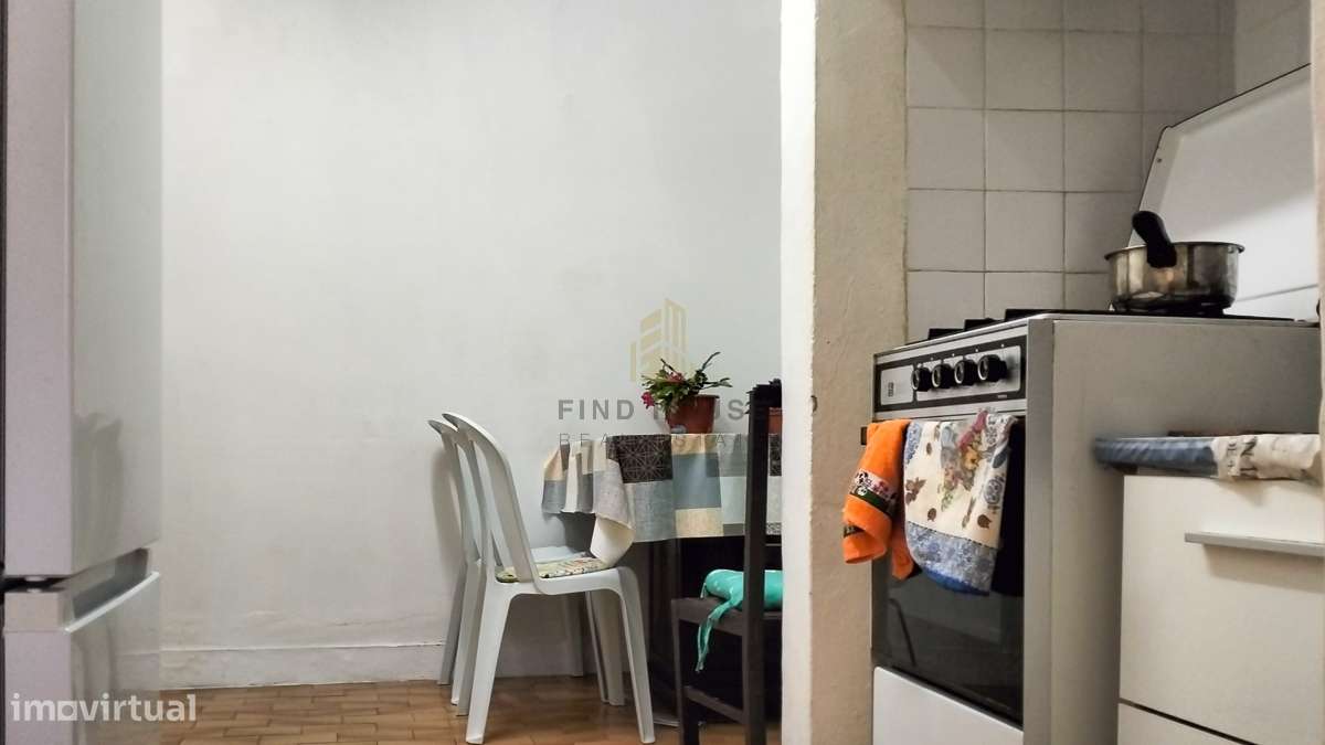 Vende-se Moradia T7 com 2 pisos e logradouro no Cadaval-11