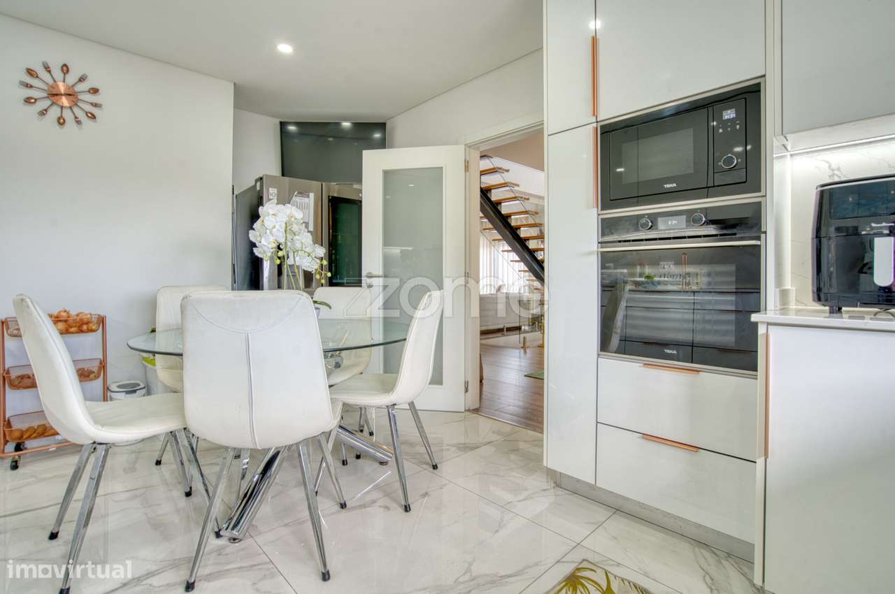 Moradia T4 com Jardim na Ramada-10