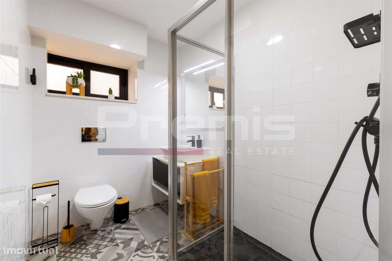 T1 no centro do Porto em frente ao metro-13