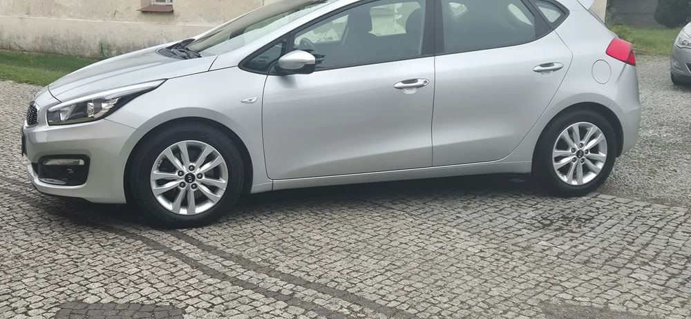 Kia Ceed II (2012-) 1.4 CVVT Dream Team Edition 2017