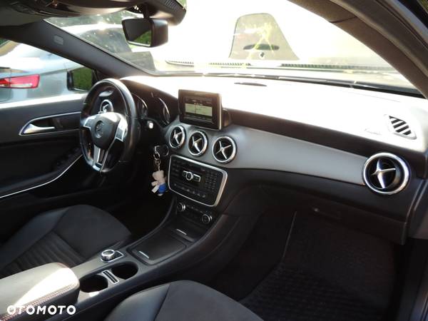 Mercedes-Benz GLA 220 CDI 4Matic 7G-DCT AMG Line - 17