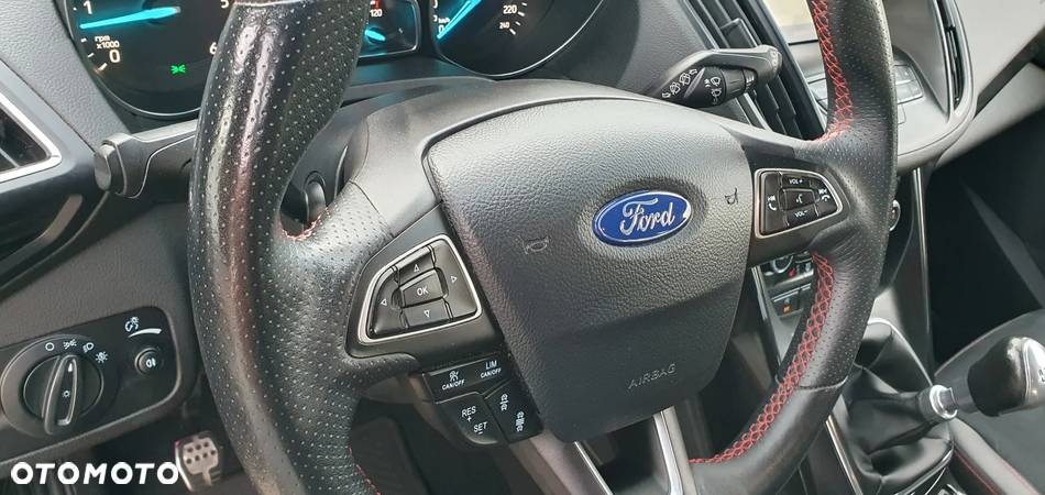 Ford Kuga 2.0 TDCi 2x4 ST-Line - 32