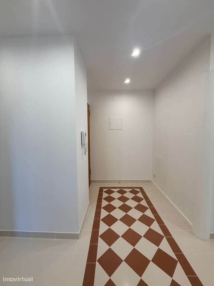 Apartamento T3 com 2 casas de banho em Almada-5