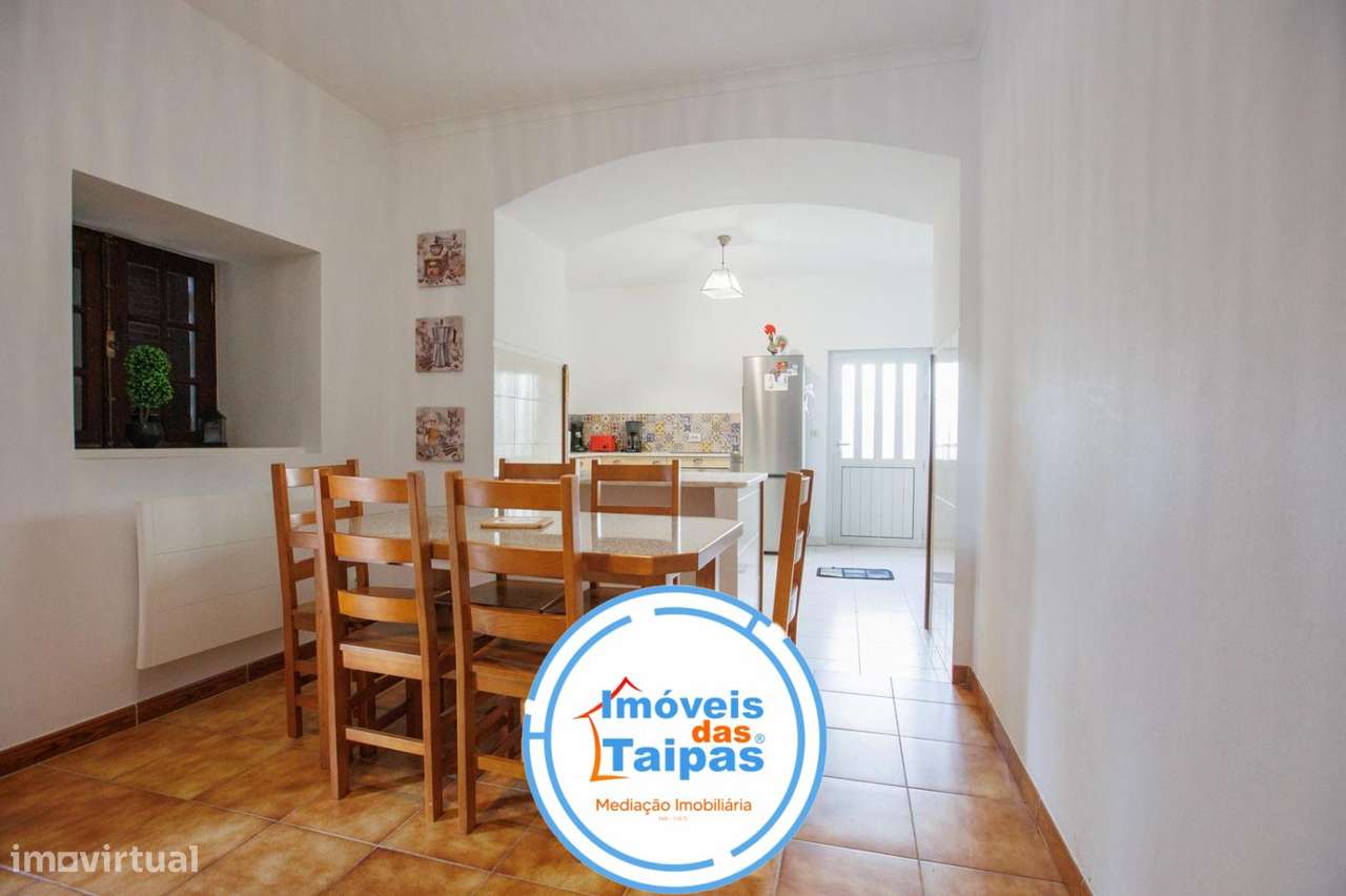 Vende-se Moradia Individual e rés-do-chão - T2-21