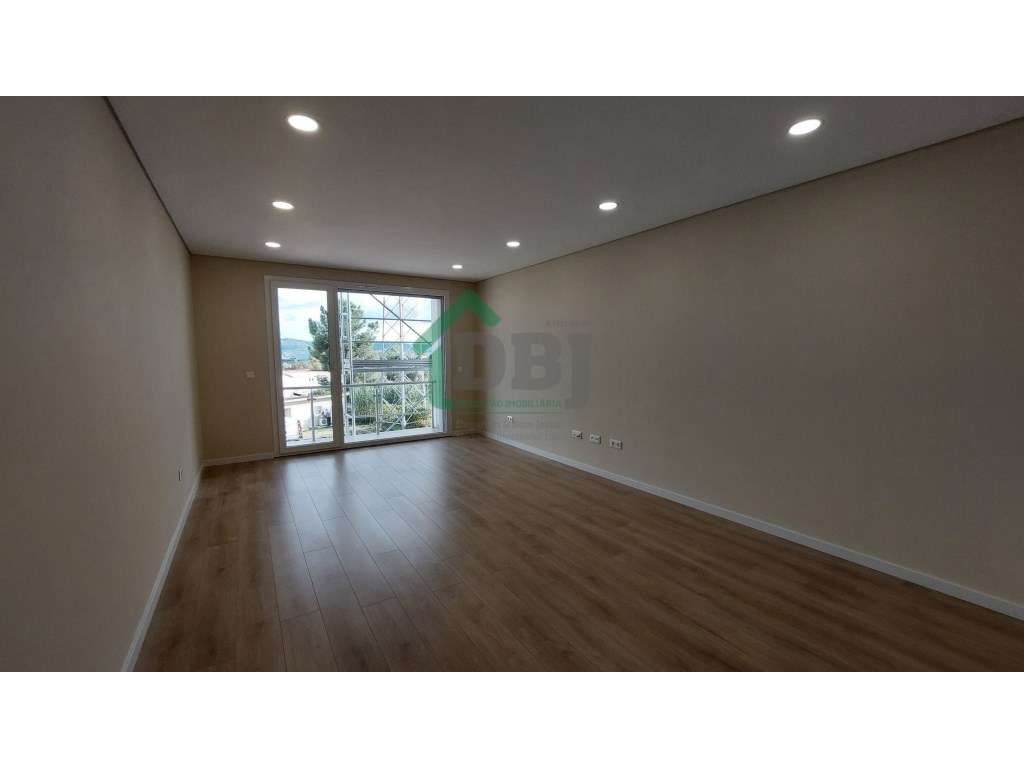 FABULOSO T2 DUPLEX NOVO - Boas áreas, 2 Suites!-6