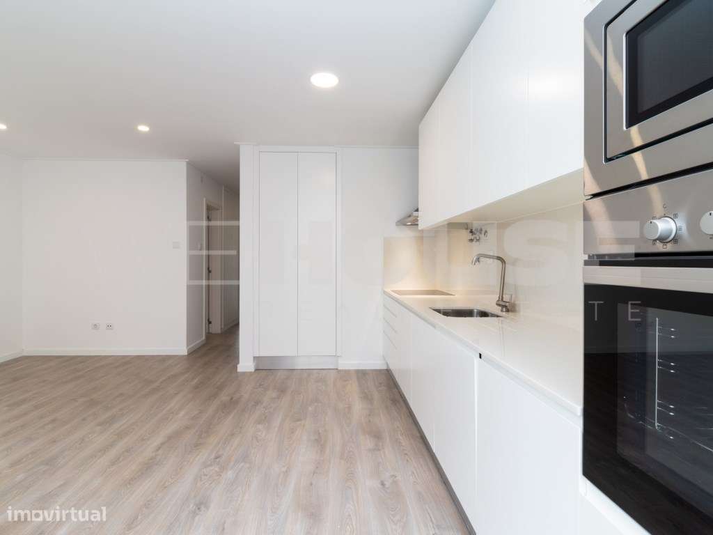 Apartamento T3 com Remodelação Total e Acabamentos Modernos-3