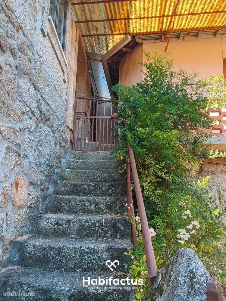 Moradia T3 em Pedra Remodelada para venda em Viseu-6