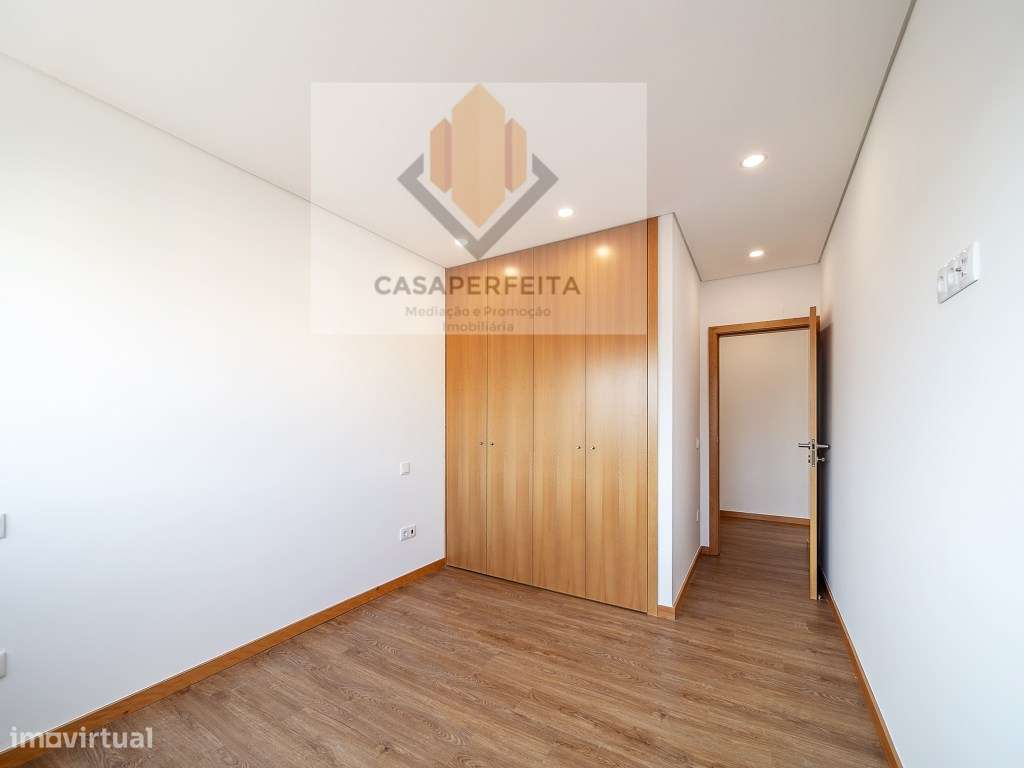 Apartamento T1 Novo com Varanda Ampla e Lugar de Garagem - Oliveira...-19
