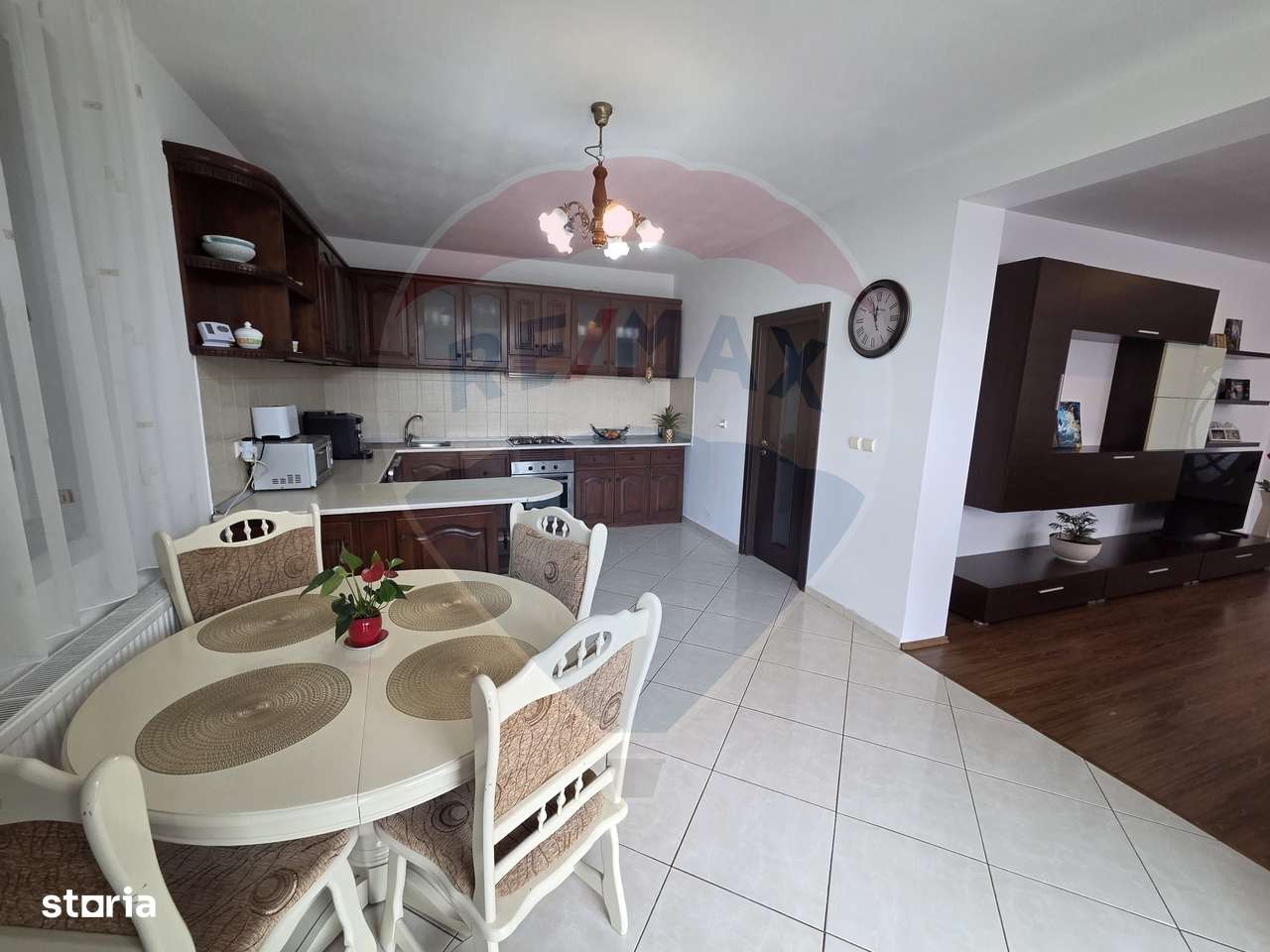 Casă de vis cu 4 dormitoare intr-o zona linistita din Salonta - Imagine principală: 3/20