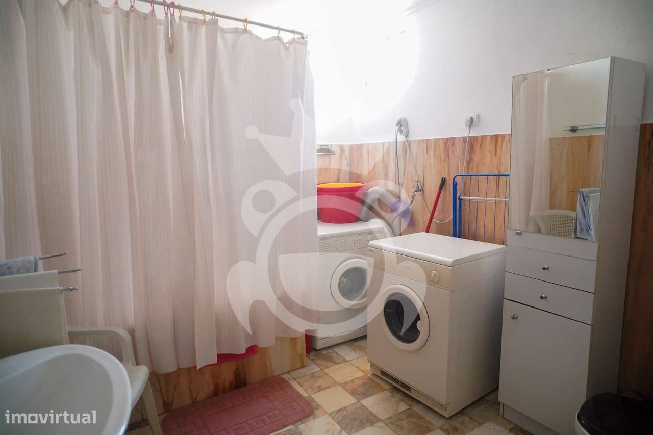 Espaço e Conforto, descubra este T3 em Portel-43