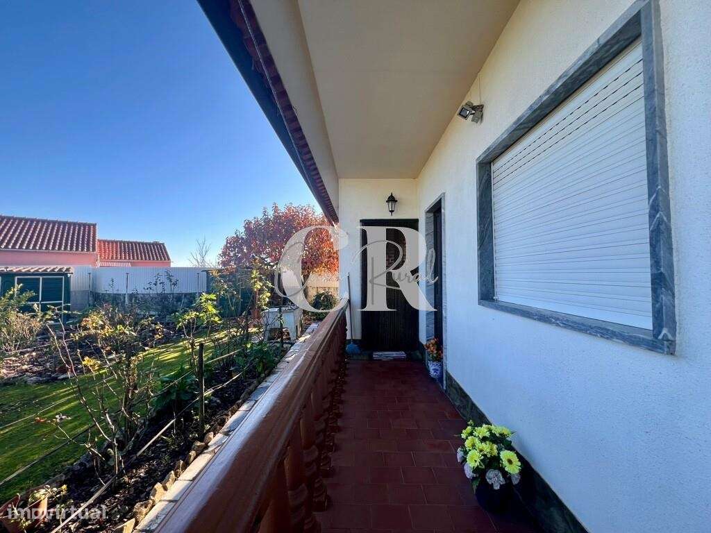 Excelente moradia térrea e independente com jardim em Arega - Figueiró-58