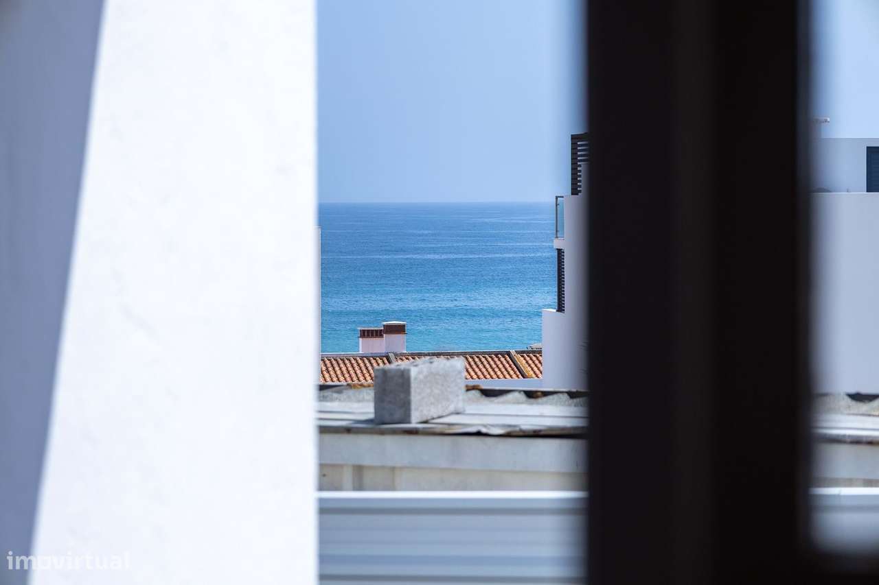 MORADIA TÉRREA COM 3 QUARTOS NO CORAÇÃO DA PRAIA DA LUZ-14