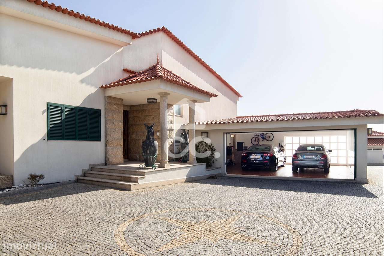 Moradia T6 com piscina e vistas-40