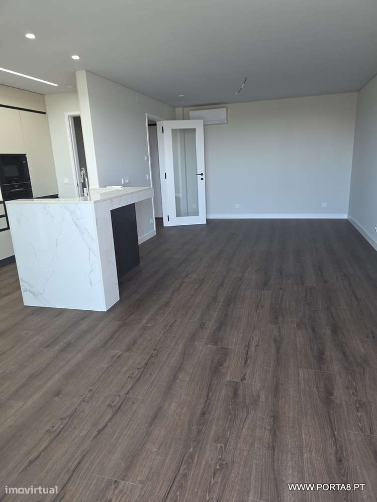 T2 NOVO COM GARAGEM - LEIRIA-1
