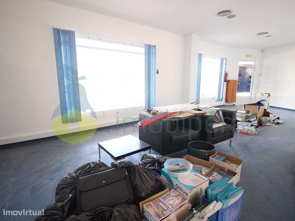 Loja Comercial com 55 m² e 2 Lugares de Garagem - Urbanização Quint...-5