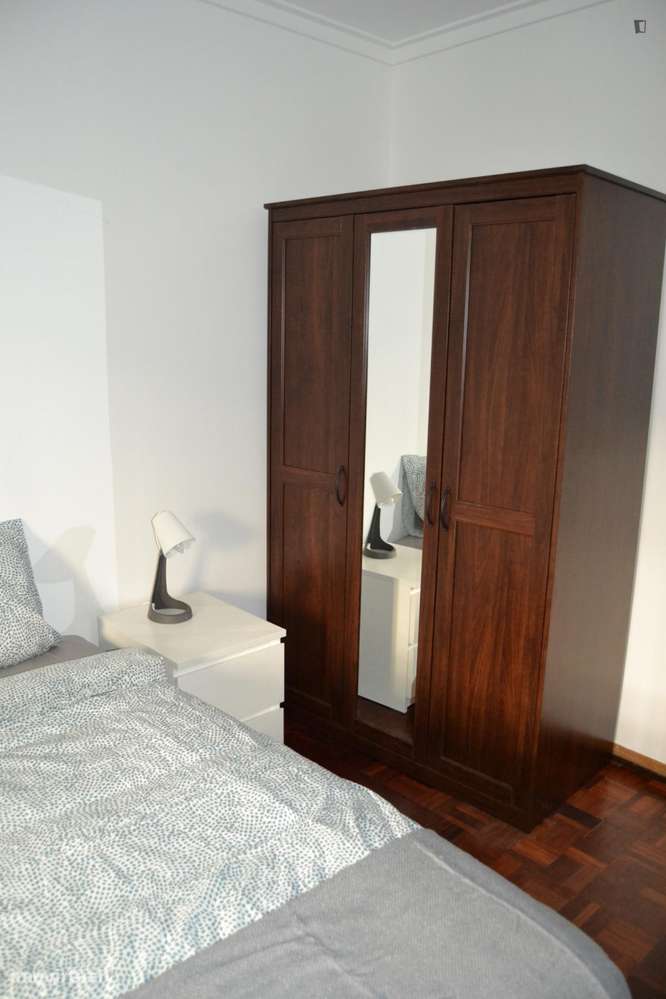 Quarto - localizado em Benfica Lisbon - Grande imagem: 2/35