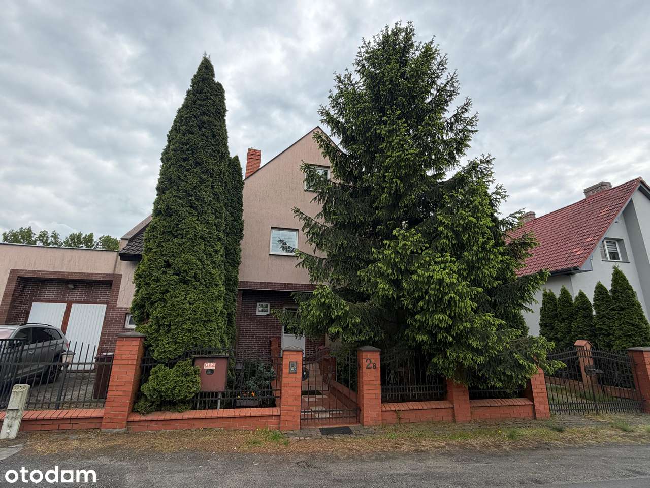 Dom 239 m² + Hala warsztatowa i Biura 253 m²