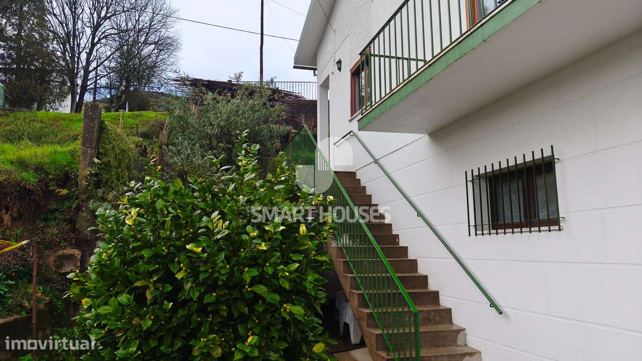 Moradia T3+1 em Avô c/ terreno-31