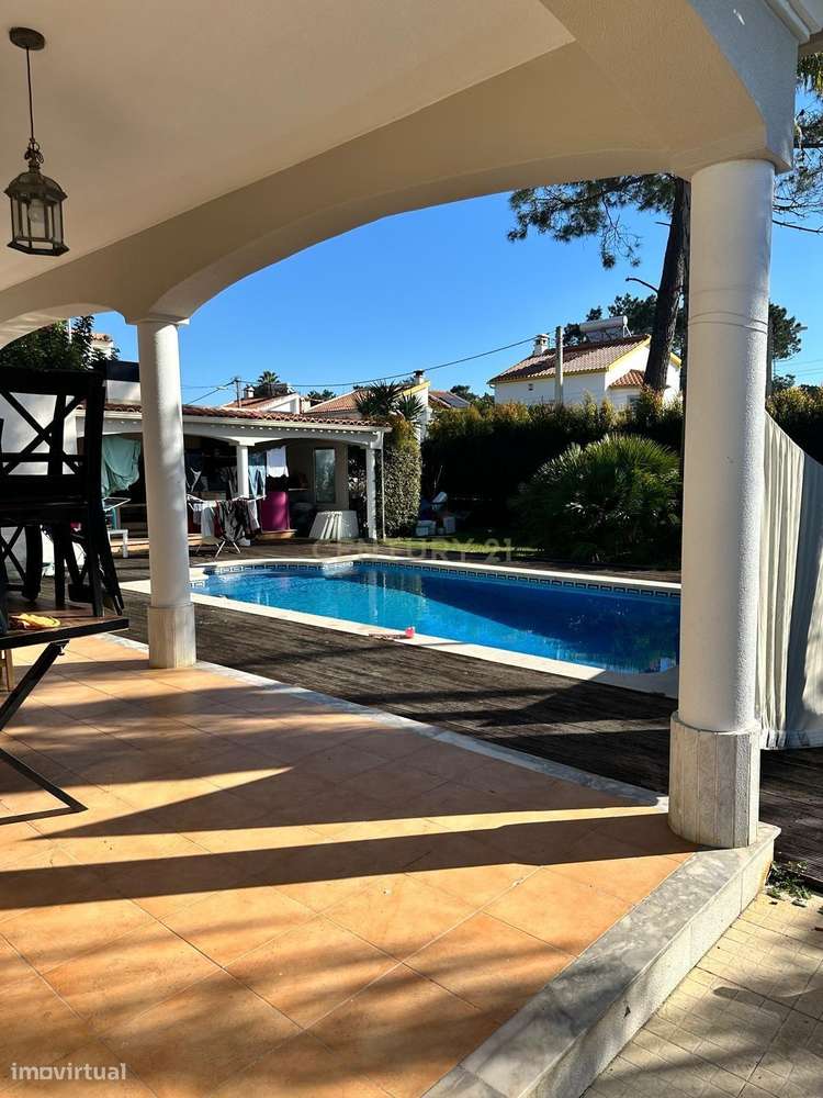 Moradia na Aroeira – Conforto, Elegância e Lazer-19