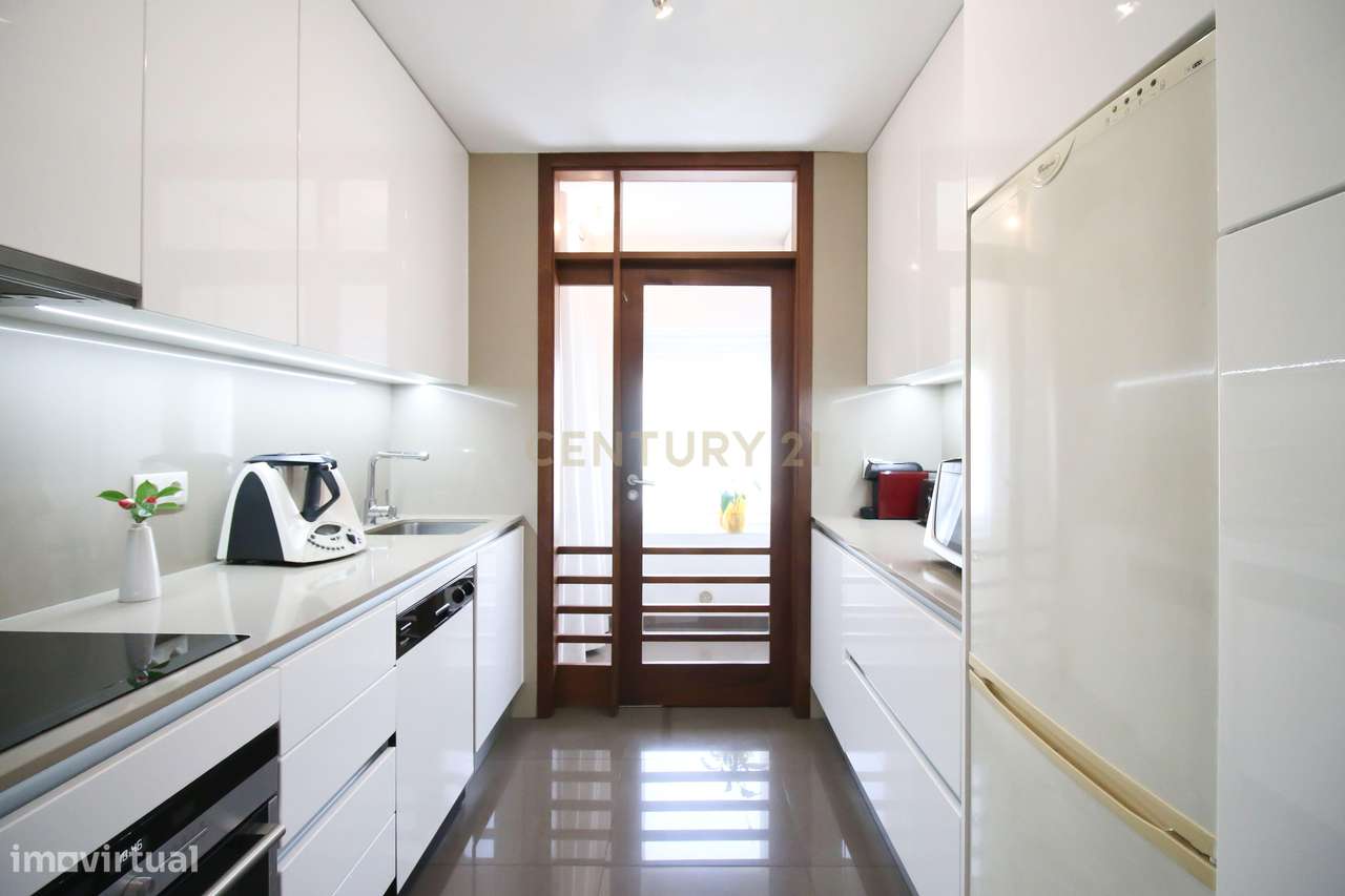 Elegância e Exclusividade no Bairro das Artes T3 Remodelado | Rua Migu-9