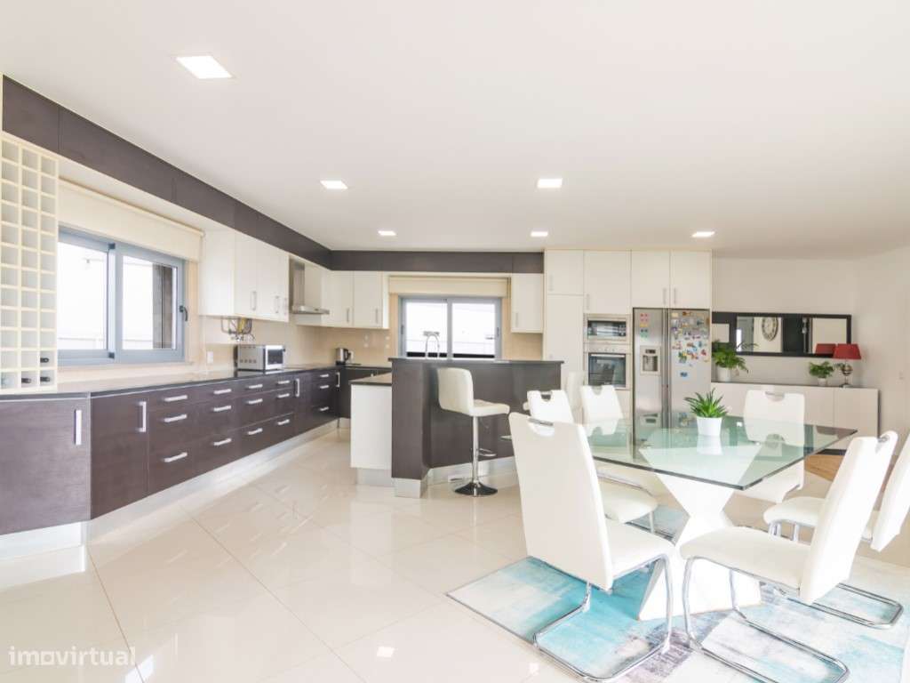 Moradia moderna num terreno de quase 4000m2 e a apenas 5 minutos da... - Grande imagem: 4/39