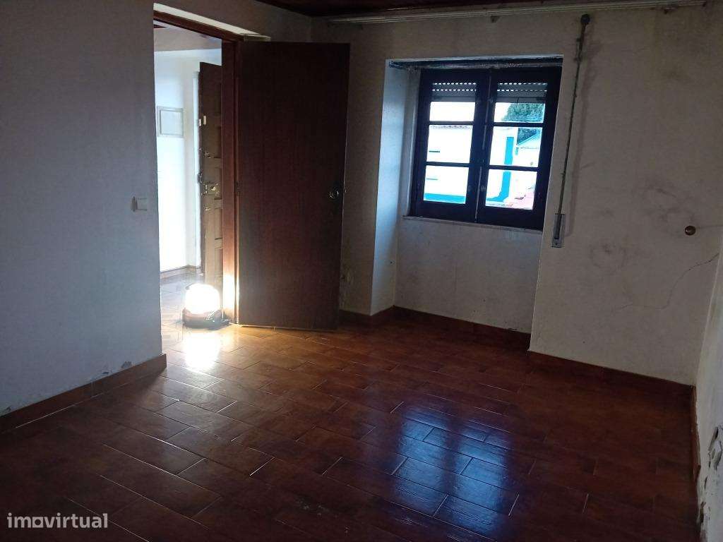 Duas Moradias em Prédio Urbano | Riachos – Golegã - Grande imagem: 5/5