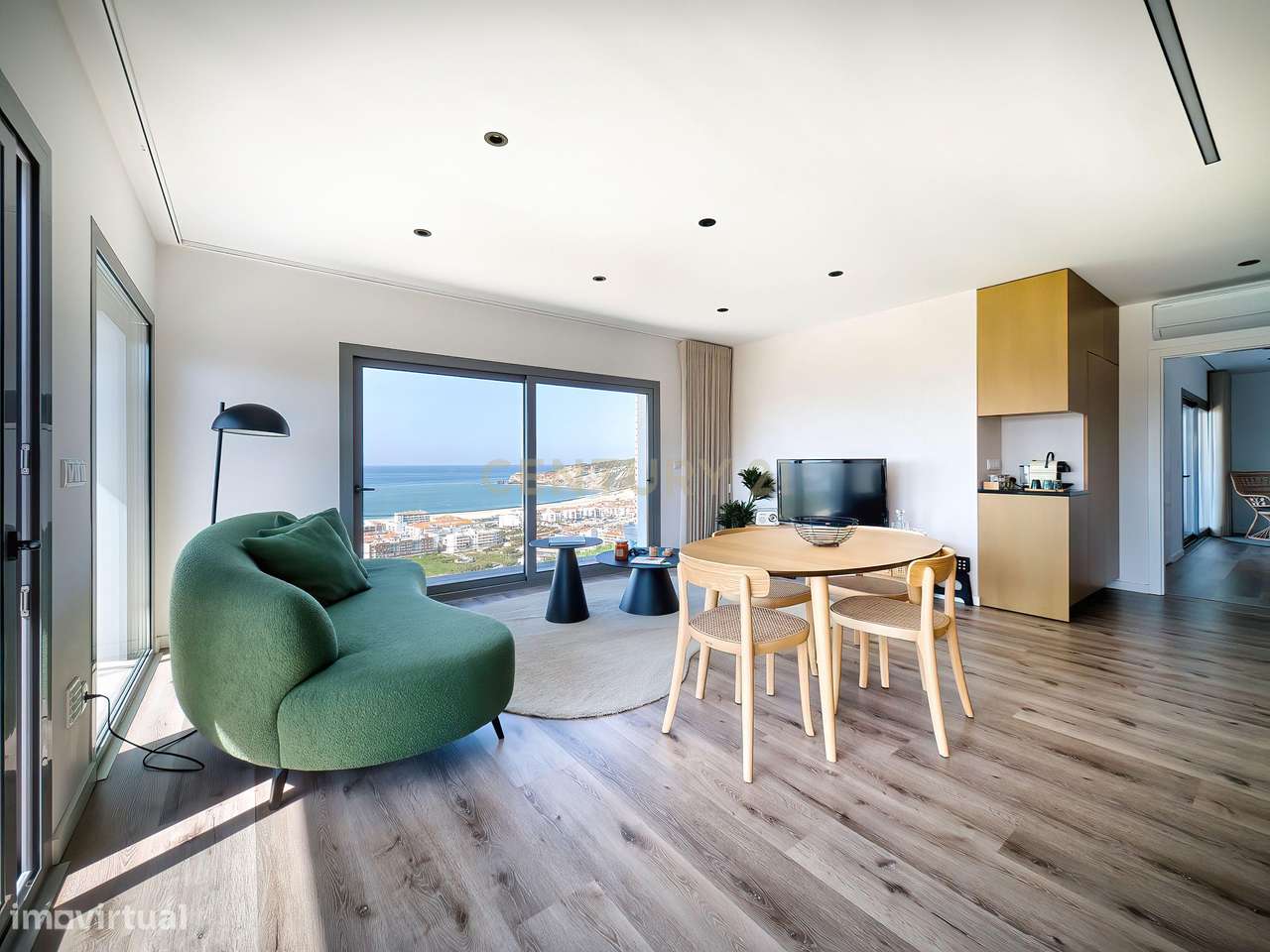 Um refúgio exclusivo suspenso sobre o Atlântico, na Nazaré - Grande imagem: 4/30