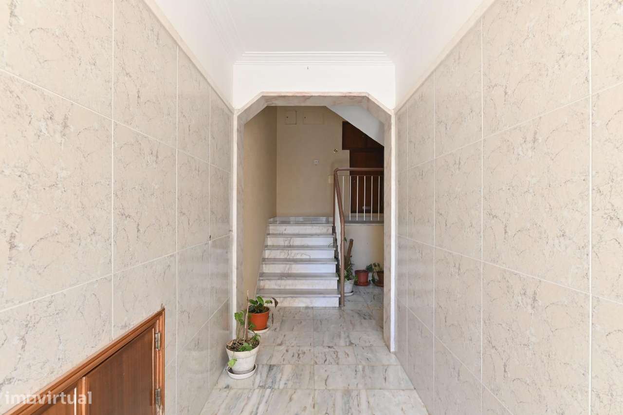 T2 com Jardim Privado, Entrada Separada Renovado Excelente Localização - Grande imagem: 5/19