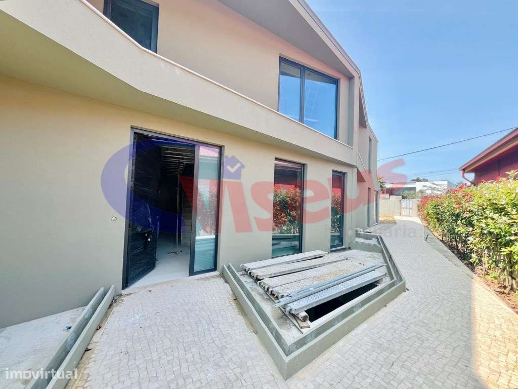 Moradia T3 + Escritório Nova junto à Praia Canidelo-7