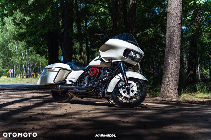 Harley-Davidson Touring Road Glide - 1