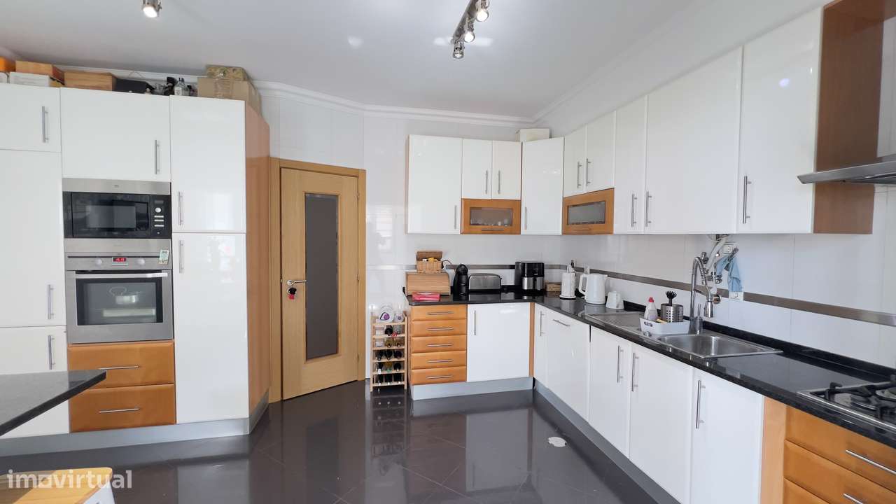 Apartamento T6 Duplex junto à Gulbenkian-5
