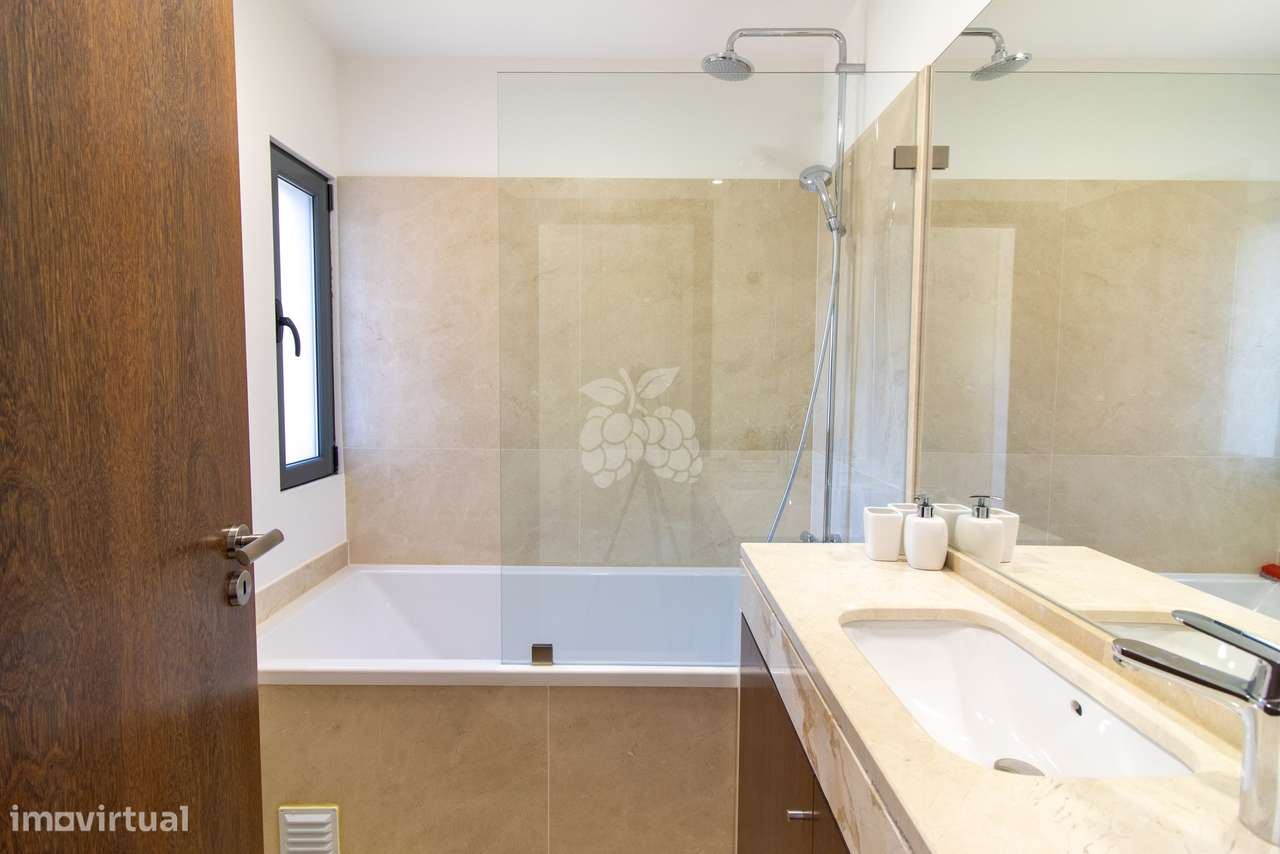 Apartamento T4 Duplex Costa da Guia-19