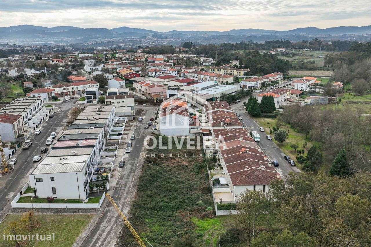 Lote de Terreno para moradia em banda em Soutelo, Vila Verde-5