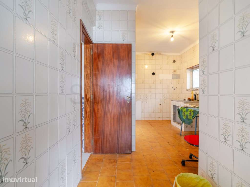 Moradia Térrea Isolada para Remodelar - Foros de Amora-21