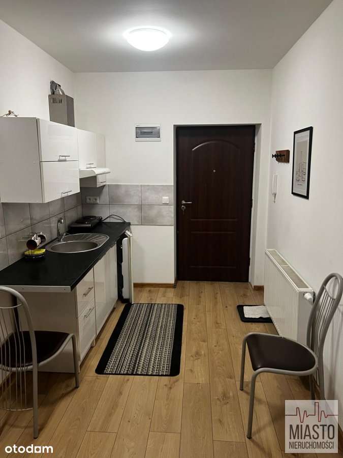 Kawalerka po remoncie - atrakcyjna lokalizacja.-4