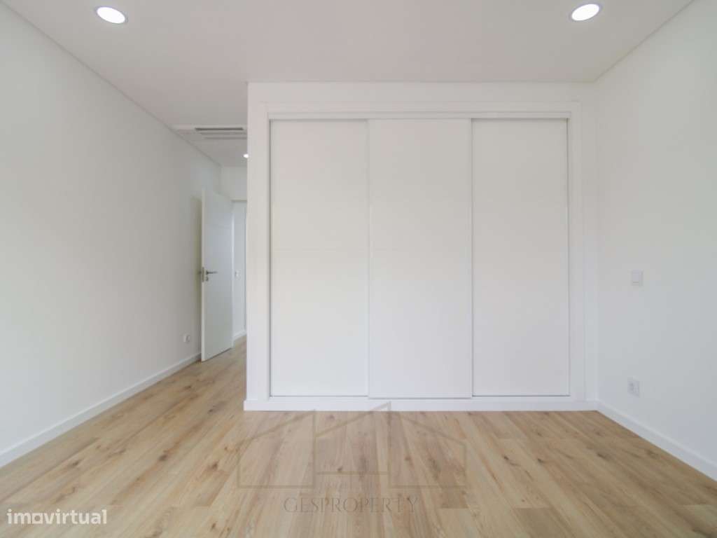 Moradia Isolada T4 - inserida em lote 420m2 - Aldeias de Irmaos - A...-34