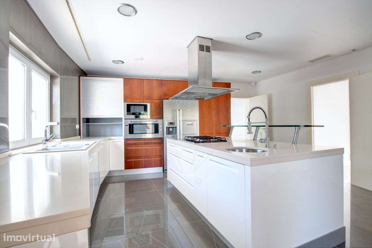 Moradia T4 para venda-5