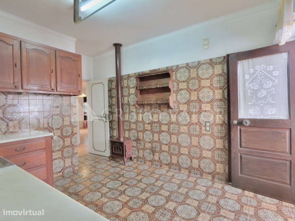Moradia Isolada T4+2 com Garagem em Mem Martins-27