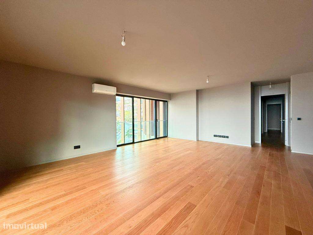 Apartamento T3 de Luxo no Varino 07 com Vista Mar – Funchal-7