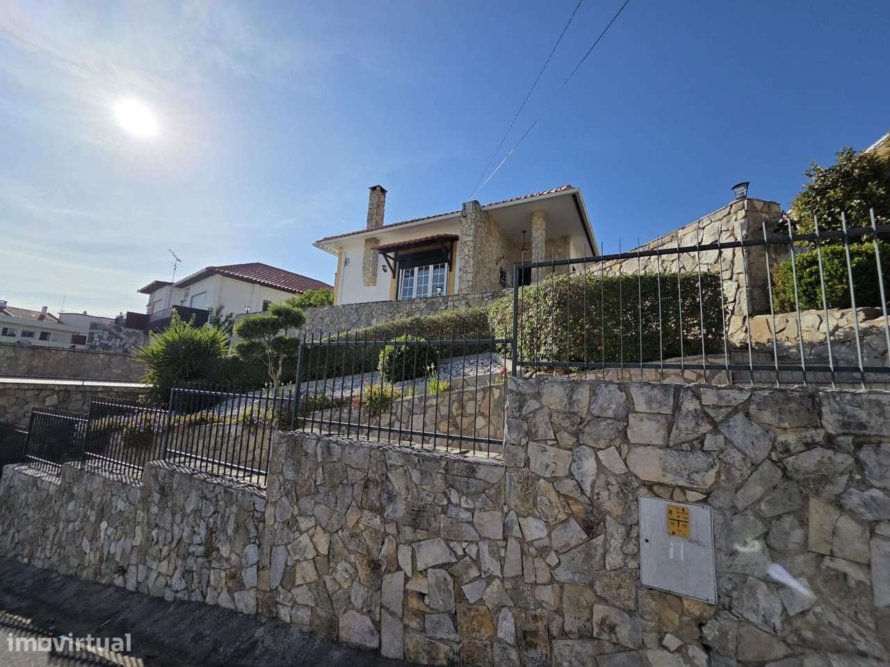 Moradia T2+1 com Anexo Independente, Jardim e Garagem – Rinchoa-18