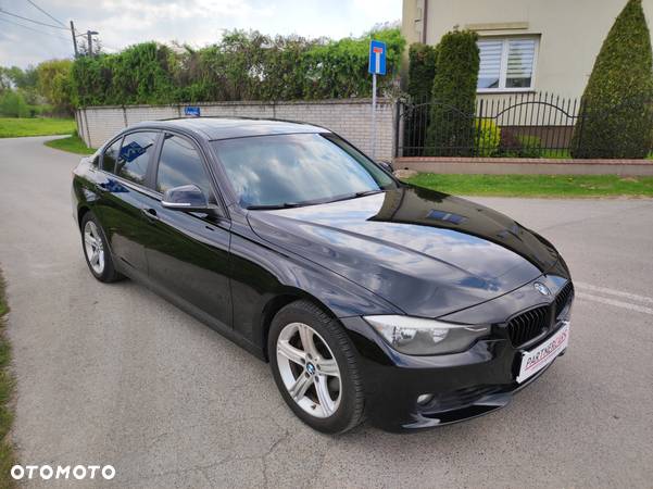 BMW Seria 3 328i Touring xDrive - 2