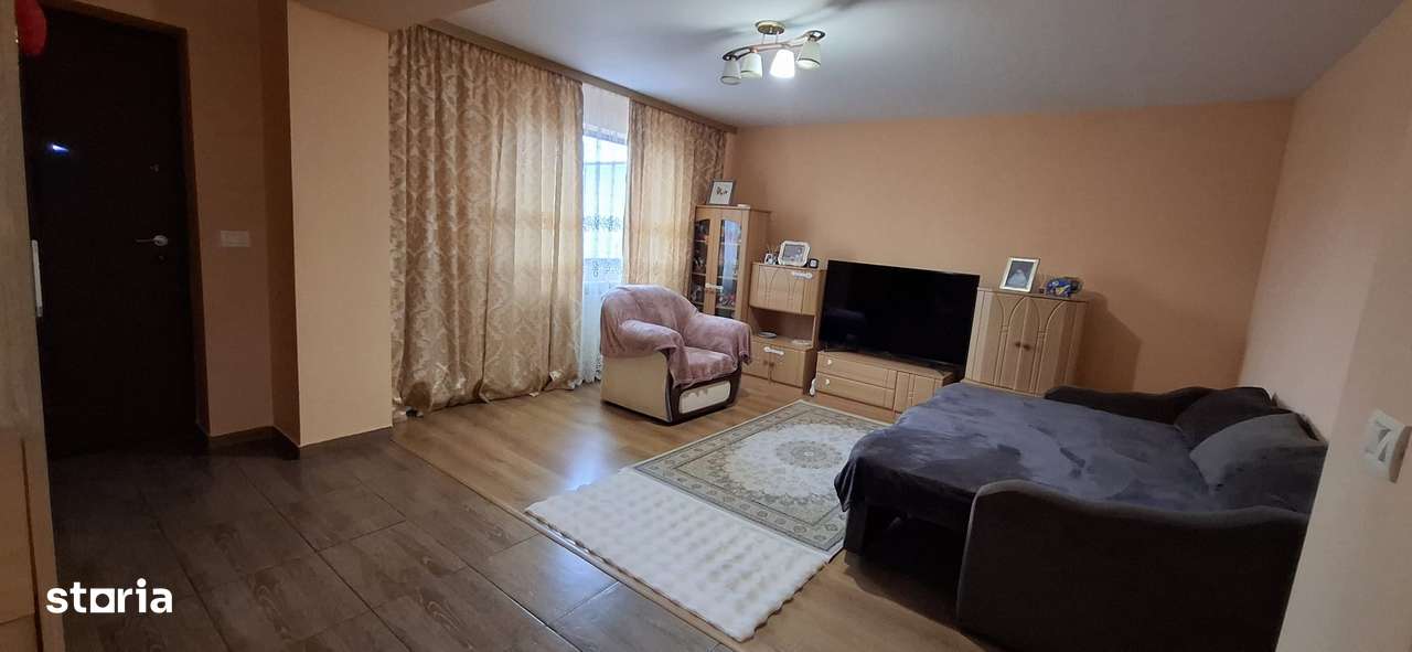 Vila cu Priveliște la Lacul Siutghiol-Spațiu Ideal pentru Două Familii - Imagine principală: 4/20