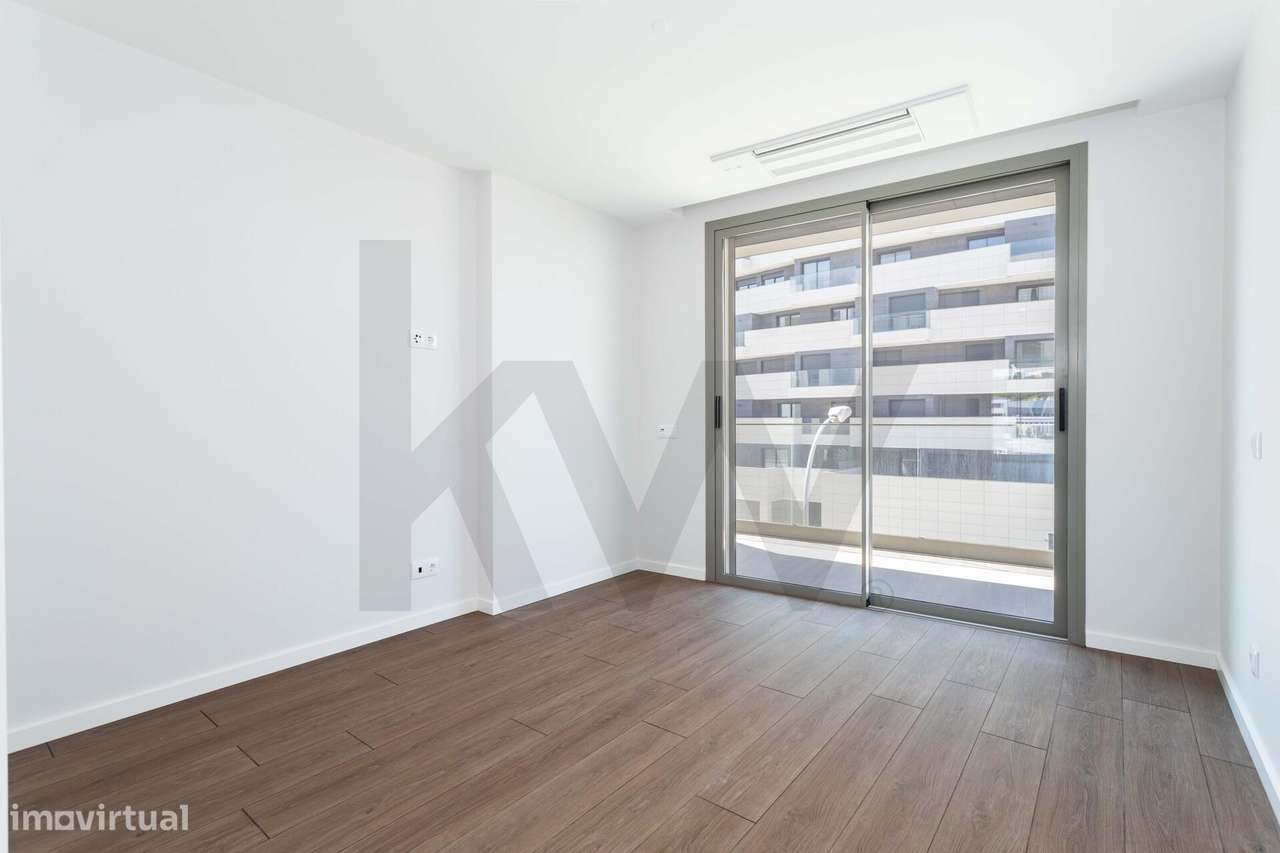Exclusivo T3 Novo com Varandas de 51m2 | 2 Lugares de Garagem e Arreca-15