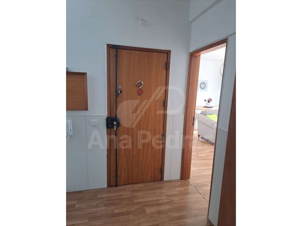 Vende-se T2 com excelente área - 87 m² - Totalmente remodelado-11