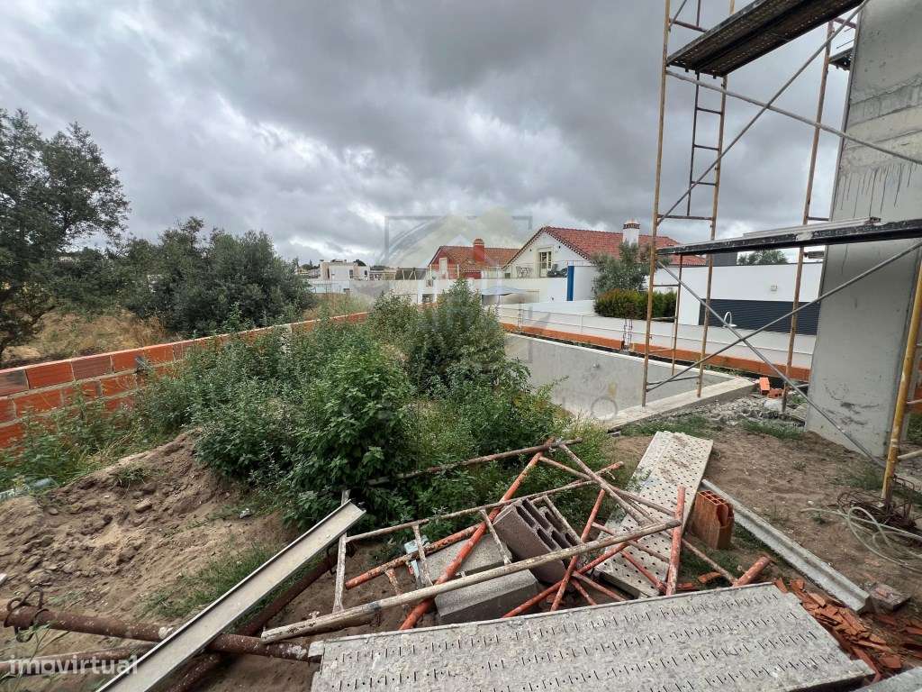 Moradia V4 com excelentes acabamentos-6