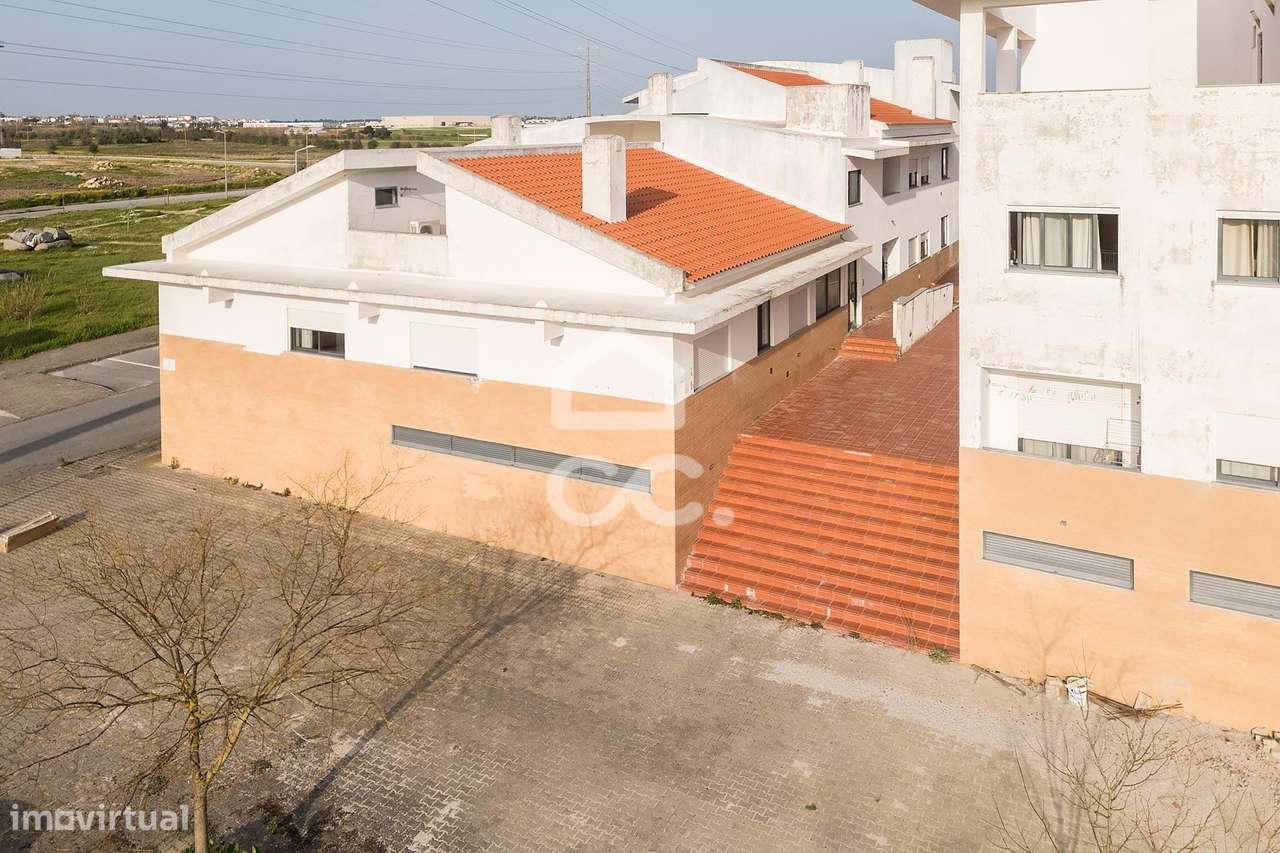 Apartamento T2 de Rés do Chão c/ Varanda e Lugar de Garagem | Villas d-27