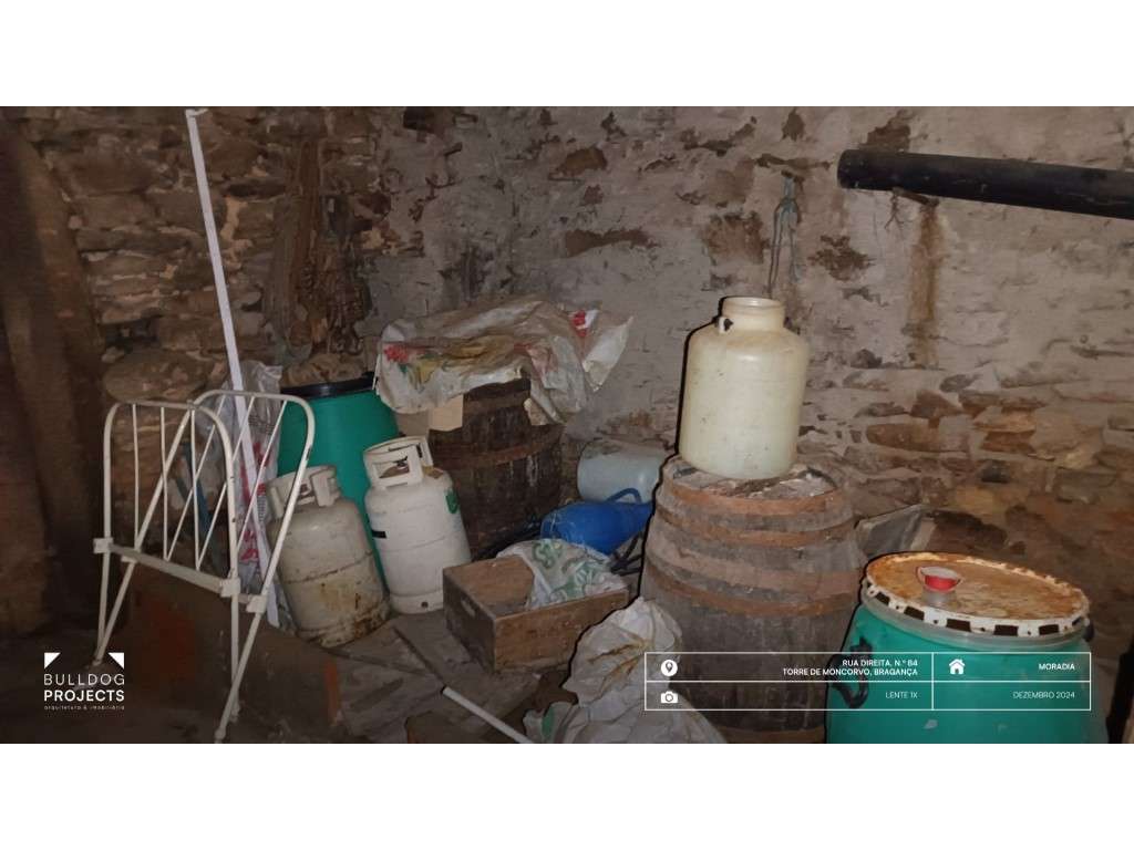 Moradia com 9 assoalhadas na Rua Direita, Carviçais-39