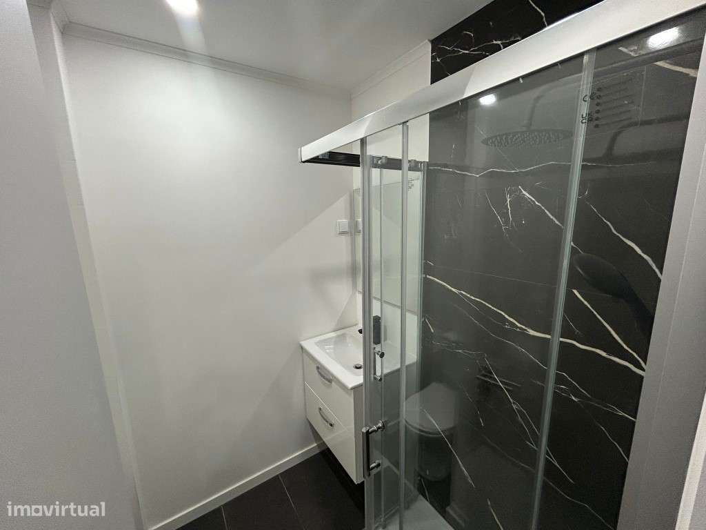 Apartamento T2, em fase de remodelação total, Falgueira-Venda Nova - Grande imagem: 5/6