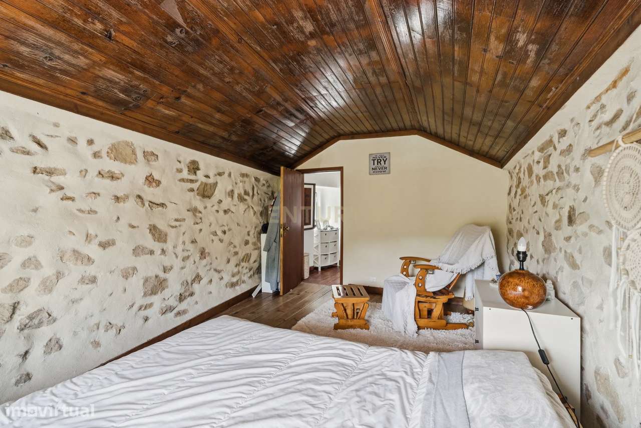 Moradia T2 com 2 salas e Pátio – Loubagueira, Torres Vedras-10